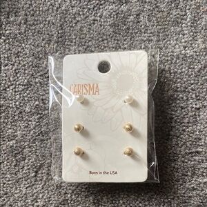 Carisma Gold and Pearl Stud Earrings Set